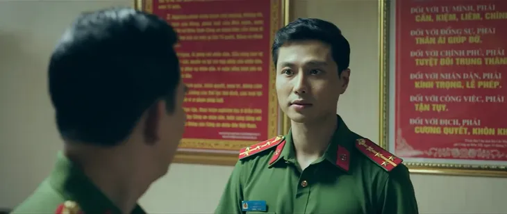 Đấu trí - Tập 17: Vũ xin theo tiếp vụ Khải Tuấn, Đại tá Giang ám ảnh vì đại án y tế - Ảnh 2. Đấu trí - Tập 17: Vũ xin theo tiếp vụ Khải Tuấn, Đại tá Giang ám ảnh vì đại án y tế - Ảnh 2.