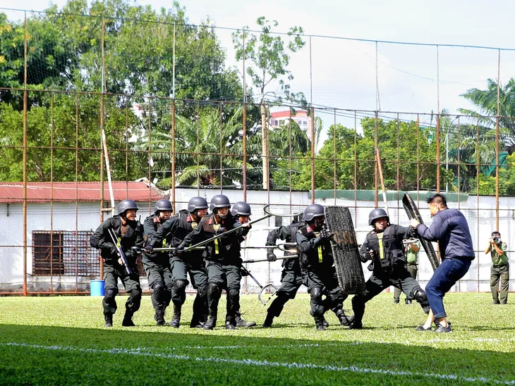 Công an TP Hồ Chí Minh ra mắt Trung đoàn Cảnh sát cơ động dự bị chiến đấu - Ảnh 4. Công an TP Hồ Chí Minh ra mắt Trung đoàn Cảnh sát cơ động dự bị chiến đấu - Ảnh 4.
