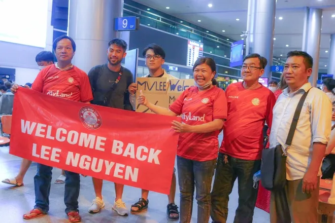 Lee Nguyễn có mặt tại Việt Nam, sẵn sàng ra sân cuối tuần này - Ảnh 1. Lee Nguyễn có mặt tại Việt Nam, sẵn sàng ra sân cuối tuần này - Ảnh 1.