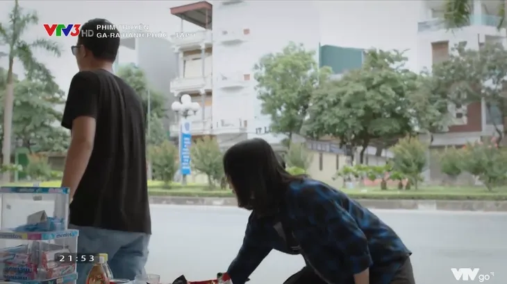 Doãn Quốc Đam cướp vai quần chúng ở Ga-ra hạnh phúc trong nháy mắt - Ảnh 9. Doãn Quốc Đam cướp vai quần chúng ở Ga-ra hạnh phúc trong nháy mắt - Ảnh 9.