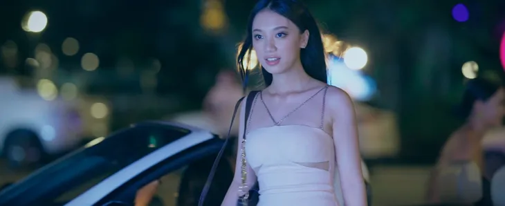 Đấu trí - Tập 18: Con gái sếp hải quan ngày giả nghèo nết na, tối lên đồ vào hội rich kid - Ảnh 12.