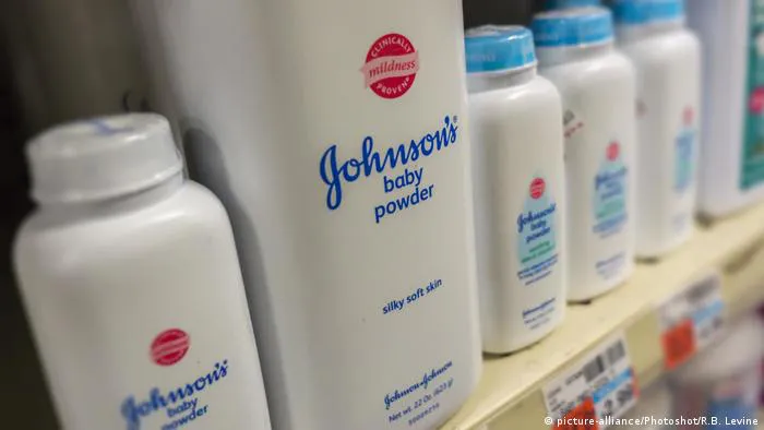 Johnson & Johnson dừng bán phấn rôm trẻ em trên toàn cầu - Ảnh 1. Johnson & Johnson dừng bán phấn rôm trẻ em trên toàn cầu - Ảnh 1.