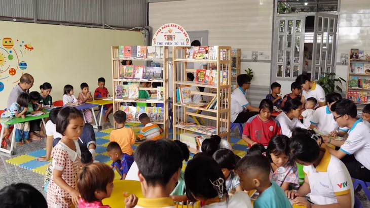 Chuyến xe tử tế mang Thư viện tử tế đến với các em nhỏ của mái ấm Giuse - Ảnh 5. Chuyến xe tử tế mang Thư viện tử tế đến với các em nhỏ của mái ấm Giuse - Ảnh 5.