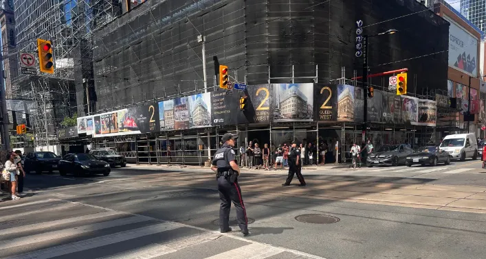 Canada: Nguồn điện được khôi phục sau sự cố mất điện khiến Toronto chìm trong bóng tối - Ảnh 1. Canada: Nguồn điện được khôi phục sau sự cố mất điện khiến Toronto chìm trong bóng tối - Ảnh 1.