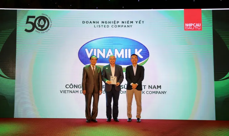Vinamilk thuộc top 50 doanh nghiệp phát triển bền vững tiêu biểu 2022 - Ảnh 1.