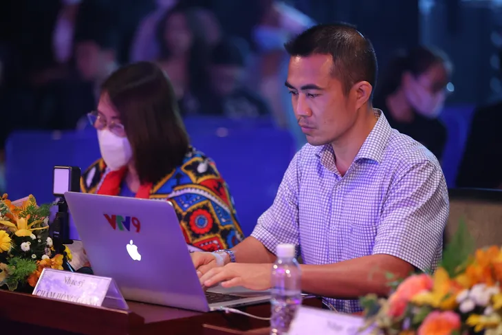 Đêm thi cuối của Sao Mai 2022 Khu vực miền Nam trước giờ G: Tất cả đã sẵn sàng để thí sinh toả sáng - Ảnh 5. Đêm thi cuối của Sao Mai 2022 Khu vực miền Nam trước giờ G: Tất cả đã sẵn sàng để thí sinh toả sáng - Ảnh 5.