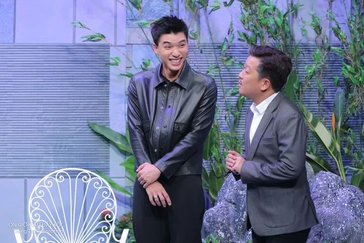 HIEUTHUHAI lái máy bay, bị Trường Giang cấm làm rapper - Ảnh 2. HIEUTHUHAI lái máy bay, bị Trường Giang cấm làm rapper - Ảnh 2.