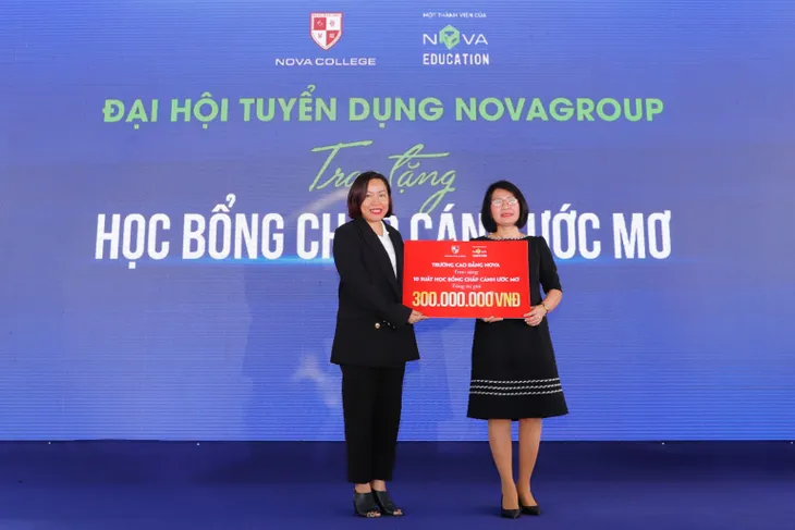 Đại hội tuyển dụng tại NovaWorld Phan Thiet hấp dẫn hơn 1.000 người lao động ứng tuyển - Ảnh 4. Đại hội tuyển dụng tại NovaWorld Phan Thiet hấp dẫn hơn 1.000 người lao động ứng tuyển - Ảnh 4.