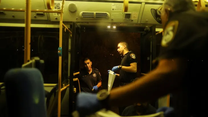 Xả súng tại bến xe bus ở Jerusalem, 3 người thiệt mạng và 7 người bị thương - Ảnh 1. Xả súng tại bến xe bus ở Jerusalem, 3 người thiệt mạng và 7 người bị thương - Ảnh 1.