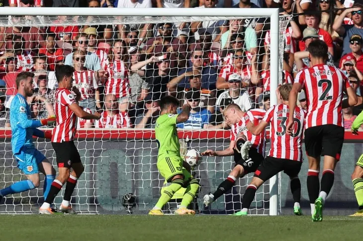 Thi đấu bạc nhược, Manchester United thua thảm trước Brentford - Ảnh 2. Thi đấu bạc nhược, Manchester United thua thảm trước Brentford - Ảnh 2.