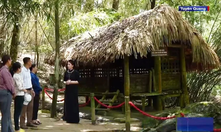 Tuyên Quang phát triển du lịch lịch sử - sinh thái cộng đồng - Ảnh 2. Tuyên Quang phát triển du lịch lịch sử - sinh thái cộng đồng - Ảnh 2.
