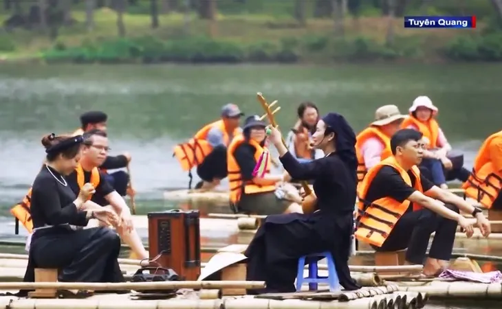 Tuyên Quang phát triển du lịch lịch sử - sinh thái cộng đồng - Ảnh 3. Tuyên Quang phát triển du lịch lịch sử - sinh thái cộng đồng - Ảnh 3.
