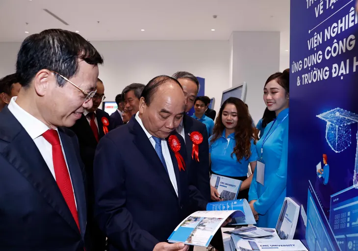 Công nghệ là chìa khóa thoát bẫy thu nhập trung bình - Ảnh 2. Công nghệ là chìa khóa thoát bẫy thu nhập trung bình - Ảnh 2.