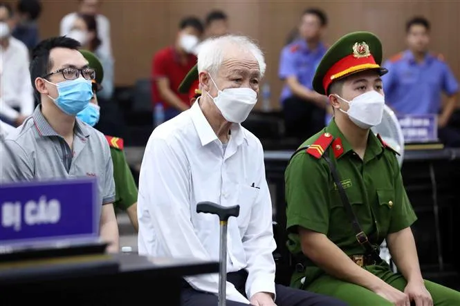 13 cựu lãnh đạo tỉnh Bình Dương bị buộc tội gây thất thoát hàng nghìn tỷ đồng của Nhà nước - Ảnh 2. 13 cựu lãnh đạo tỉnh Bình Dương bị buộc tội gây thất thoát hàng nghìn tỷ đồng của Nhà nước - Ảnh 2.