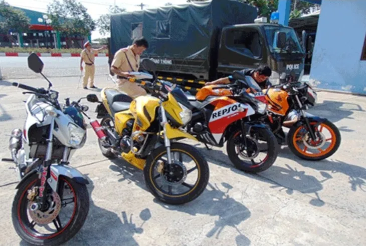 Hóa trang, mật phục ngăn chặn quái xế - Ảnh 1.