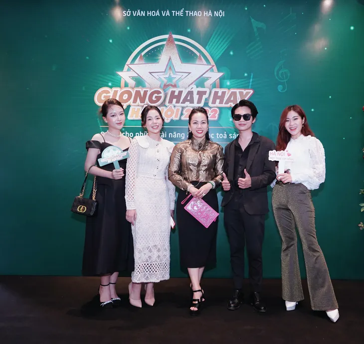 Diva Hồng Nhung góp mặt trong đêm chung kết Giọng hát hay Hà Nội 2022 - Ảnh 1. Diva Hồng Nhung góp mặt trong đêm chung kết Giọng hát hay Hà Nội 2022 - Ảnh 1.