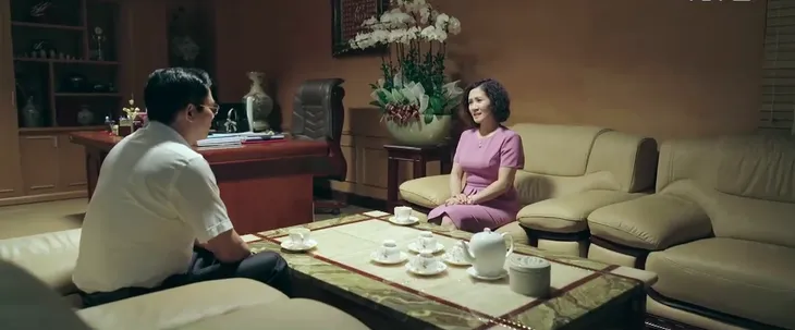 Đấu trí - Tập 20: Bất ngờ con gái sếp hải quan cùng hội rich kid với con trai tay buôn Thịnh Gia - Ảnh 15. Đấu trí - Tập 20: Bất ngờ con gái sếp hải quan cùng hội rich kid với con trai tay buôn Thịnh Gia - Ảnh 15.
