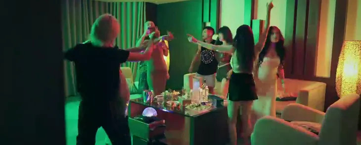 Đấu trí - Tập 20: Bất ngờ con gái sếp hải quan cùng hội rich kid với con trai tay buôn Thịnh Gia - Ảnh 13. Đấu trí - Tập 20: Bất ngờ con gái sếp hải quan cùng hội rich kid với con trai tay buôn Thịnh Gia - Ảnh 13.
