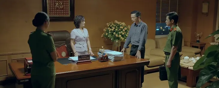 Đấu trí - Tập 20: Bất ngờ con gái sếp hải quan cùng hội rich kid với con trai tay buôn Thịnh Gia - Ảnh 16. Đấu trí - Tập 20: Bất ngờ con gái sếp hải quan cùng hội rich kid với con trai tay buôn Thịnh Gia - Ảnh 16.