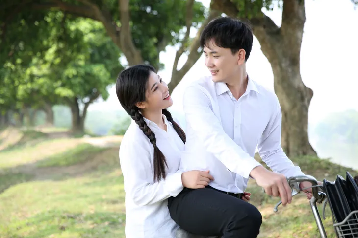 Sao mai Sông Thao tái xuất với bộ đôi MV - Ảnh 3. Sao mai Sông Thao tái xuất với bộ đôi MV - Ảnh 3.