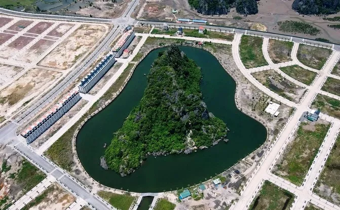 Xử phạt người tung tin hòn non bộ khủng ở Vịnh Hạ Long - Ảnh 2. Xử phạt người tung tin hòn non bộ khủng ở Vịnh Hạ Long - Ảnh 2.