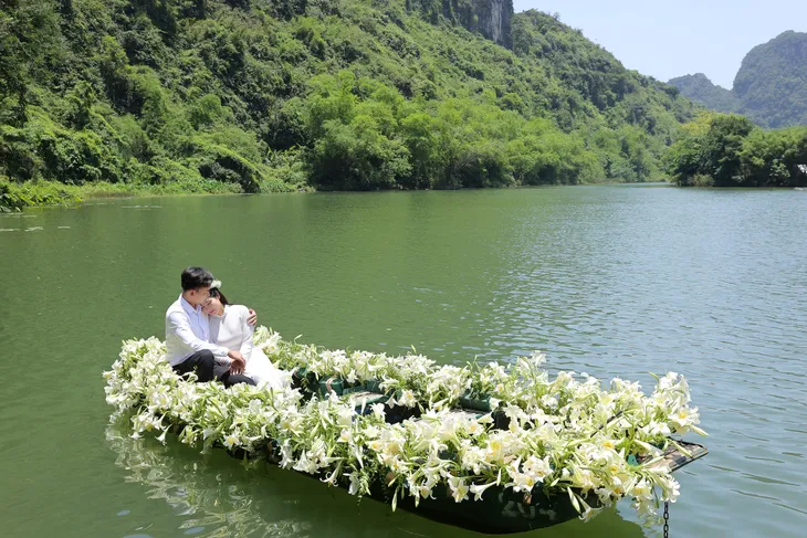 Sao mai Sông Thao tái xuất với bộ đôi MV - Ảnh 5. Sao mai Sông Thao tái xuất với bộ đôi MV - Ảnh 5.