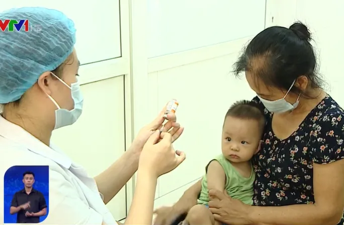 Tiêm vaccine cho trẻ chậm, thiếu - Nguy cơ dịch chồng dịch - Ảnh 1. Tiêm vaccine cho trẻ chậm, thiếu - Nguy cơ dịch chồng dịch - Ảnh 1.