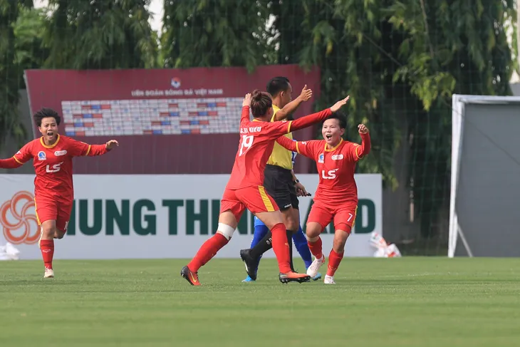 Đánh bại Than KSVN, TP.HCM I vào chung kết giải bóng đá Nữ Cúp Quốc gia 2022 - Ảnh 2. Đánh bại Than KSVN, TP.HCM I vào chung kết giải bóng đá Nữ Cúp Quốc gia 2022 - Ảnh 2.