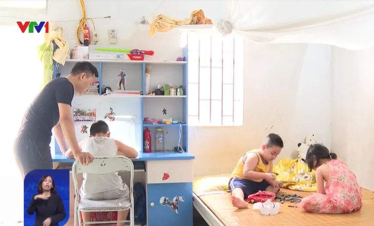 Nghèo nàn đời sống tinh thần công nhân lao động - Ảnh 1. Nghèo nàn đời sống tinh thần công nhân lao động - Ảnh 1.