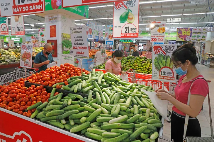 Giá nhiều mặt hàng thiết yếu dần hạ nhiệt - Ảnh 2. Giá nhiều mặt hàng thiết yếu dần hạ nhiệt - Ảnh 2.