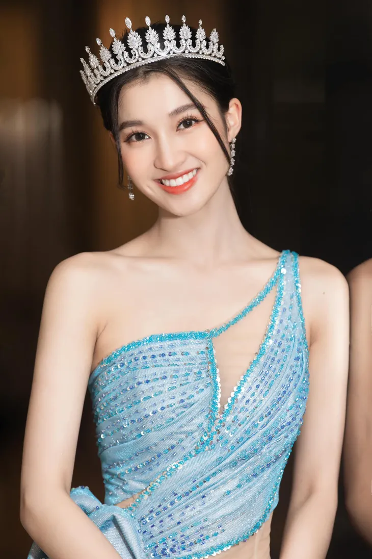 Á hậu Phương Nhi xứng danh mỹ nhân mặt mộc - Ảnh 4. Á hậu Phương Nhi xứng danh mỹ nhân mặt mộc - Ảnh 4.