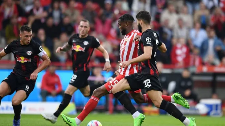 Dortmund và Leipzig nhận thất bại ở vòng 3 Bundesliga - Ảnh 3. Dortmund và Leipzig nhận thất bại ở vòng 3 Bundesliga - Ảnh 3.
