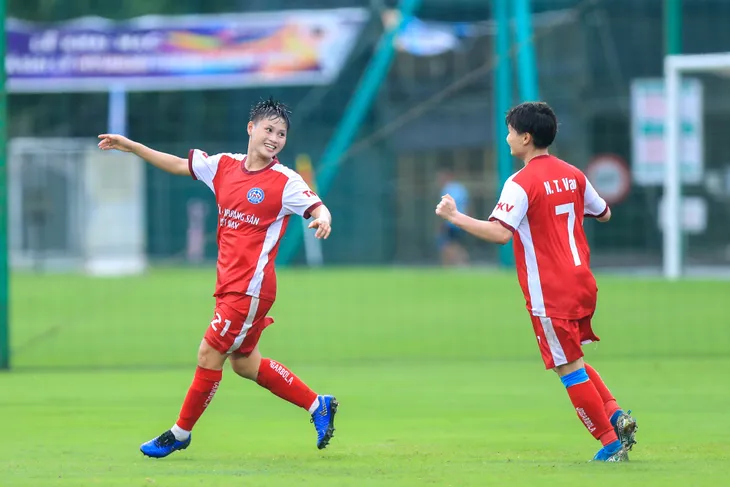 Than KSVN giành huy chương Đồng giải bóng đá Nữ Cúp Quốc gia 2022 - Ảnh 1. Than KSVN giành huy chương Đồng giải bóng đá Nữ Cúp Quốc gia 2022 - Ảnh 1.