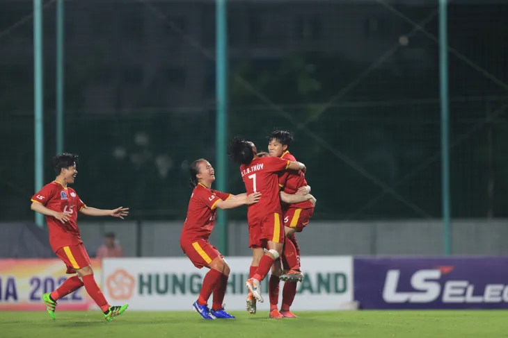 TP.HCM I lên ngôi vô địch giải bóng đá Nữ Cúp Quốc gia 2022 - Ảnh 4. TP.HCM I lên ngôi vô địch giải bóng đá Nữ Cúp Quốc gia 2022 - Ảnh 4.