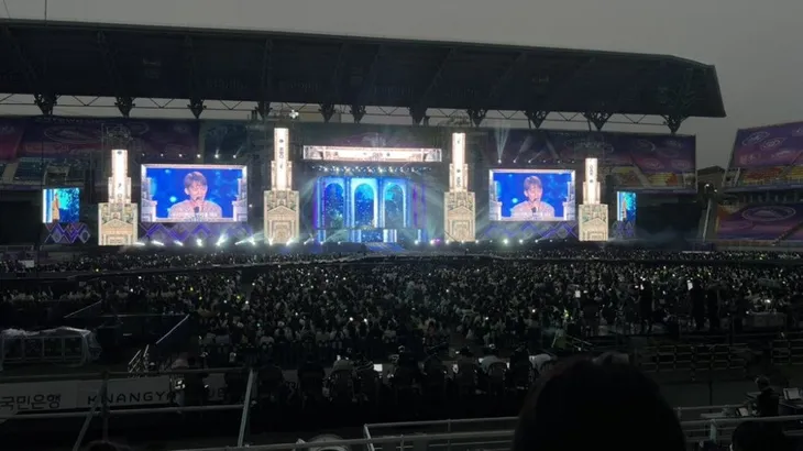 Chen (EXO) bị khán giả phớt lờ tại buổi hòa nhạc SMTown Live - Ảnh 2. Chen (EXO) bị khán giả phớt lờ tại buổi hòa nhạc SMTown Live - Ảnh 2.