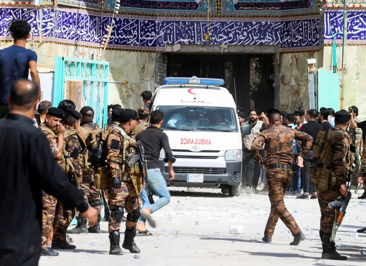Sạt lở đất ở đền thờ Iraq, ít nhất 4 người thiệt mạng - Ảnh 3. Sạt lở đất ở đền thờ Iraq, ít nhất 4 người thiệt mạng - Ảnh 3.