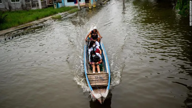 Một ngày sau khi mở cửa, trường học ở miền Bắc Philippines phải đóng cửa trở lại do bão - Ảnh 1. Một ngày sau khi mở cửa, trường học ở miền Bắc Philippines phải đóng cửa trở lại do bão - Ảnh 1.