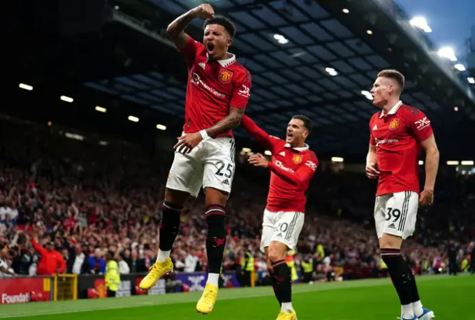 HLV Liverpool nói gì sau trận thua Manchester United? - Ảnh 1. HLV Liverpool nói gì sau trận thua Manchester United? - Ảnh 1.