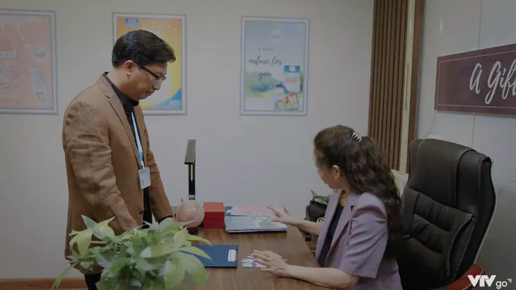 Ga-ra hạnh phúc - Tập 7: Cầu hôn Sơn Ca nhưng Quân lại công khai sánh đôi bên sếp nữ - Ảnh 6. Ga-ra hạnh phúc - Tập 7: Cầu hôn Sơn Ca nhưng Quân lại công khai sánh đôi bên sếp nữ - Ảnh 6.