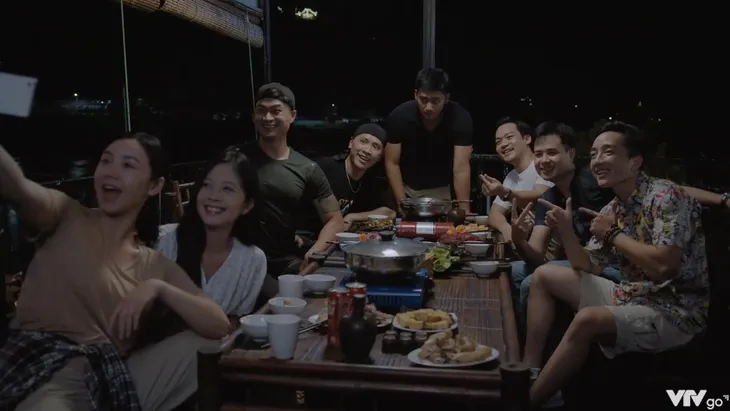 Ga-ra hạnh phúc - Tập 7: Cầu hôn Sơn Ca nhưng Quân lại công khai sánh đôi bên sếp nữ - Ảnh 15. Ga-ra hạnh phúc - Tập 7: Cầu hôn Sơn Ca nhưng Quân lại công khai sánh đôi bên sếp nữ - Ảnh 15.