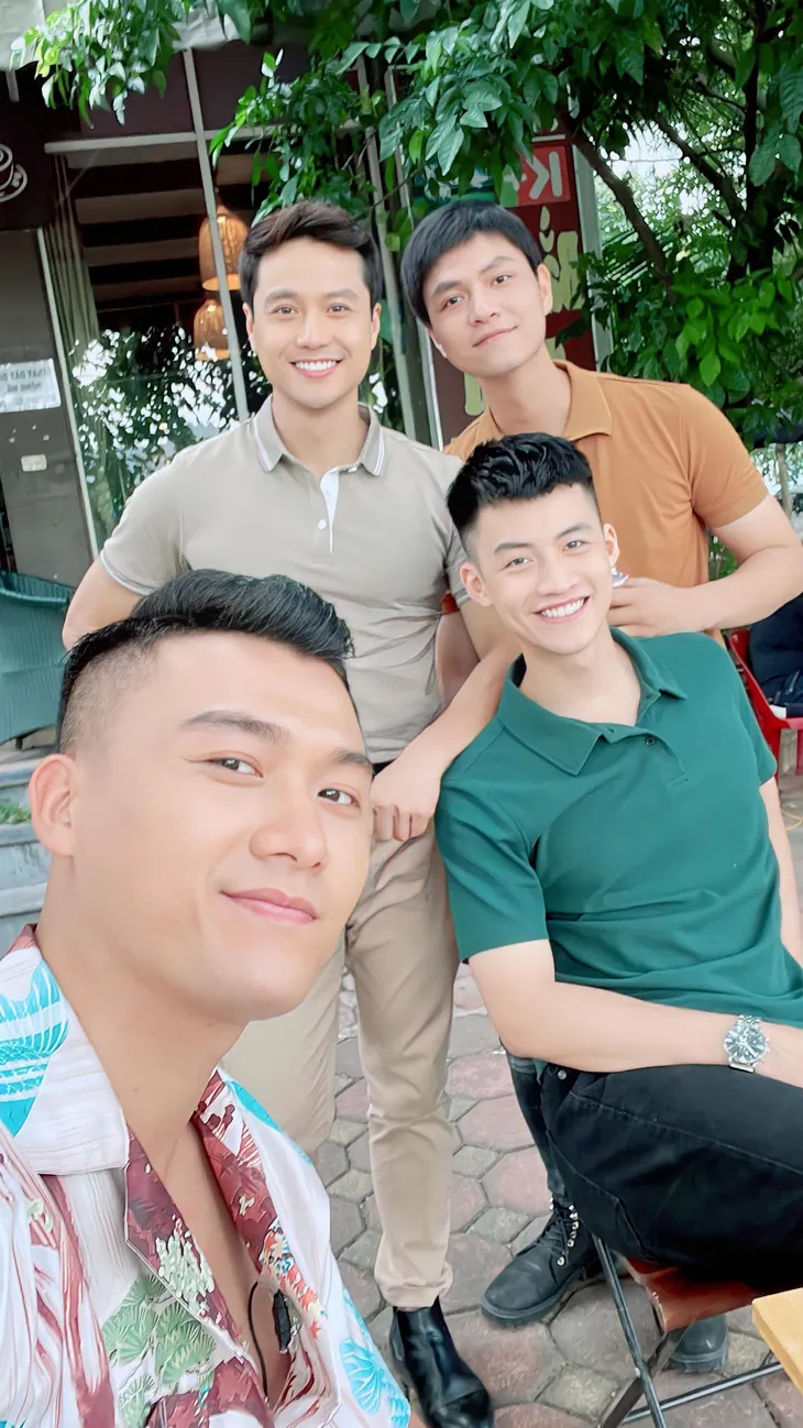 Loạt ảnh hậu trường bảnh bao, chất chơi của diễn viên Xuân Phúc trong Đấu trí - Ảnh 7. Loạt ảnh hậu trường bảnh bao, chất chơi của diễn viên Xuân Phúc trong Đấu trí - Ảnh 7.