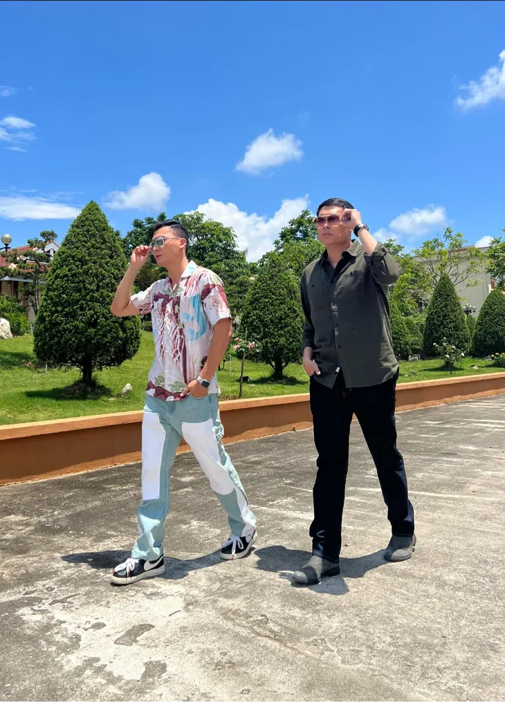 Loạt ảnh hậu trường bảnh bao, chất chơi của diễn viên Xuân Phúc trong Đấu trí - Ảnh 10. Loạt ảnh hậu trường bảnh bao, chất chơi của diễn viên Xuân Phúc trong Đấu trí - Ảnh 10.