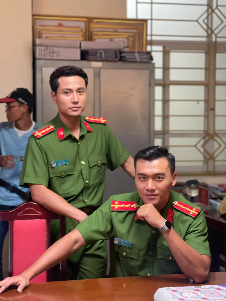 Loạt ảnh hậu trường bảnh bao, chất chơi của diễn viên Xuân Phúc trong Đấu trí - Ảnh 12. Loạt ảnh hậu trường bảnh bao, chất chơi của diễn viên Xuân Phúc trong Đấu trí - Ảnh 12.