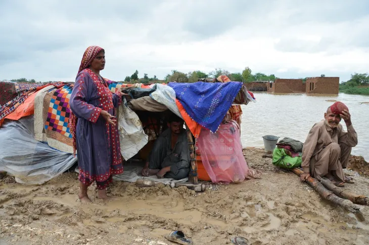 Hơn 900 người thiệt mạng, trên 30 triệu người bị ảnh hưởng bởi lũ lụt ở Pakistan - Ảnh 1. Hơn 900 người thiệt mạng, trên 30 triệu người bị ảnh hưởng bởi lũ lụt ở Pakistan - Ảnh 1.
