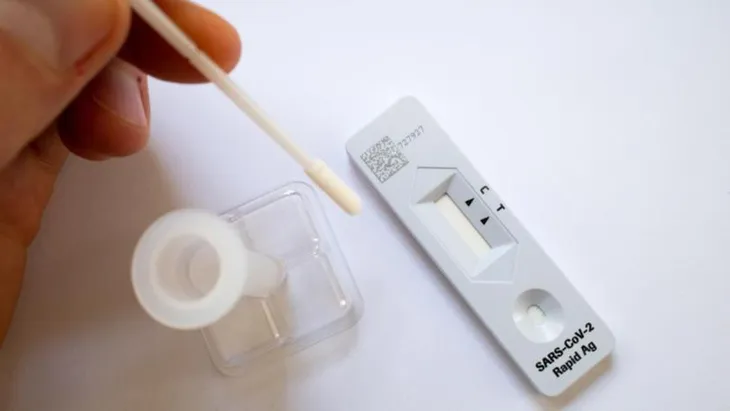 Trẻ em có thể tự lấy mẫu xét nghiệm COVID-19 chính xác - Ảnh 1. Trẻ em có thể tự lấy mẫu xét nghiệm COVID-19 chính xác - Ảnh 1.