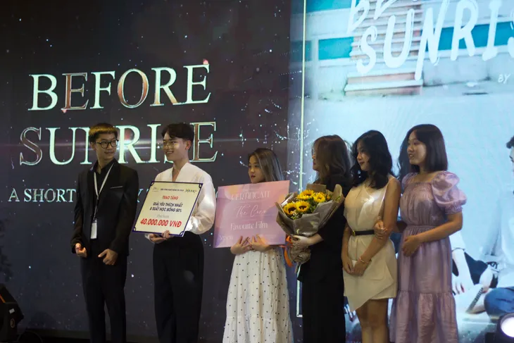Sôi động sự kiện Red Carpet - Thảm đỏ Chuyên Sư Phạm - Ảnh 2. Sôi động sự kiện Red Carpet - Thảm đỏ Chuyên Sư Phạm - Ảnh 2.