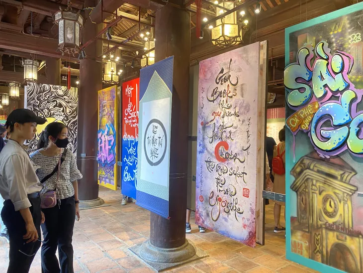 Thư pháp với Graffiti: Cuộc đối thoại nghệ thuật pha chất truyền thống lẫn hiện đại - Ảnh 10. Thư pháp với Graffiti: Cuộc đối thoại nghệ thuật pha chất truyền thống lẫn hiện đại - Ảnh 10.