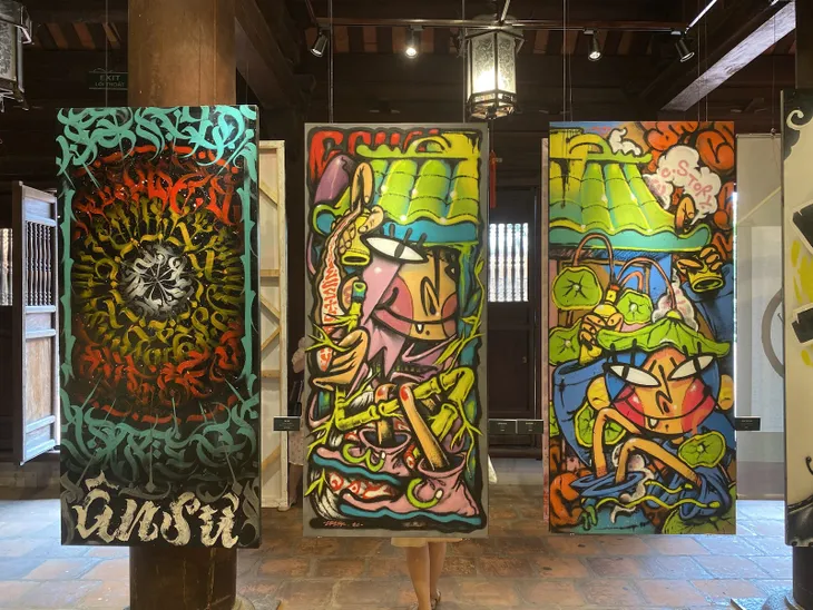 Thư pháp với Graffiti: Cuộc đối thoại nghệ thuật pha chất truyền thống lẫn hiện đại - Ảnh 4. Thư pháp với Graffiti: Cuộc đối thoại nghệ thuật pha chất truyền thống lẫn hiện đại - Ảnh 4.
