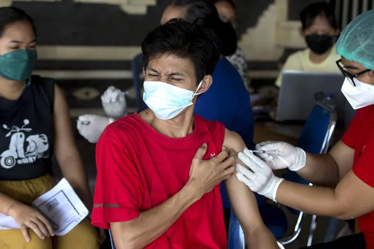 Thế giới ghi nhận trên 605 triệu người nhiễm, virus gây bệnh COVID-19 đang lây lan nhanh - Ảnh 2.