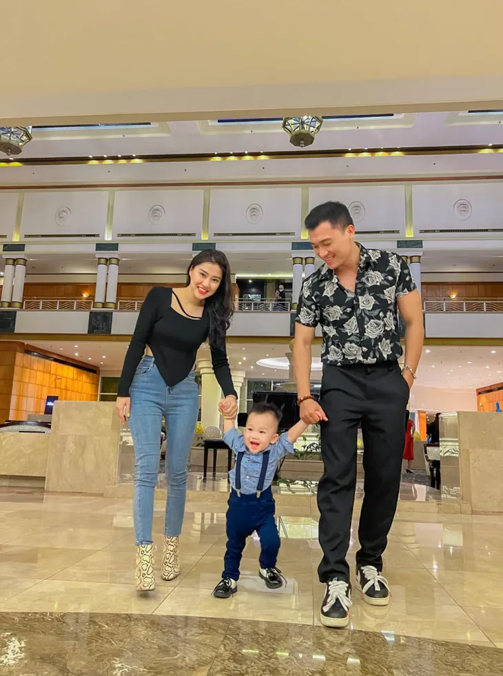 Ngắm ảnh gia đình hạnh phúc của diễn viên Xuân Phúc - Ảnh 5. Ngắm ảnh gia đình hạnh phúc của diễn viên Xuân Phúc - Ảnh 5.
